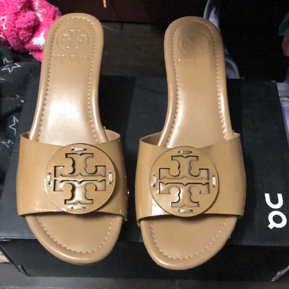 Nude Tory Burch patent leather slides size 36